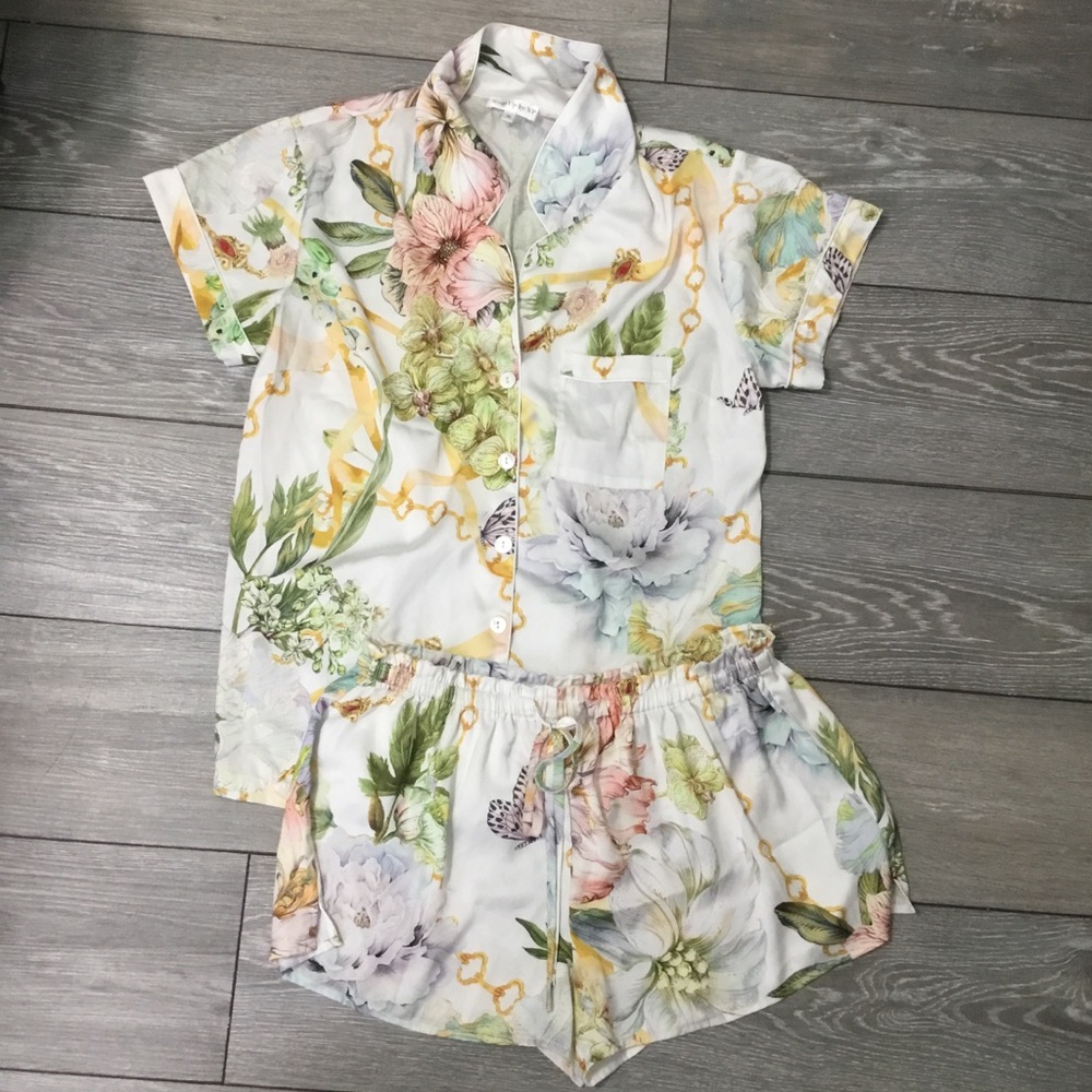 Wrap Up by VP Floral Poly Silk Short PJ Set size M